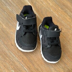 Nike Black and White Sneakers with Velcro and Breathable Mesh